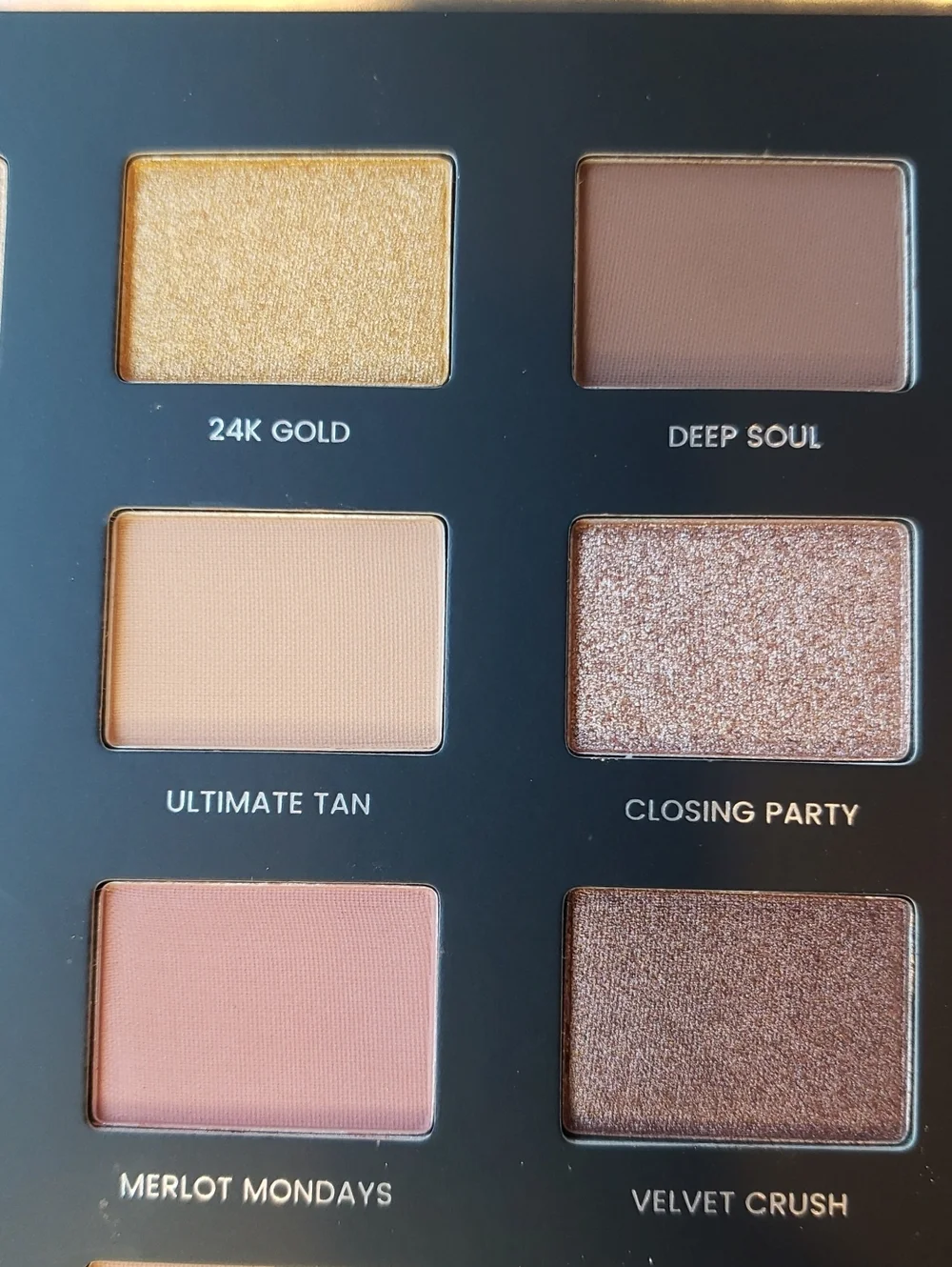 Day to Slay Eyeshadow Palette  20 pans Full Size. Iconic London